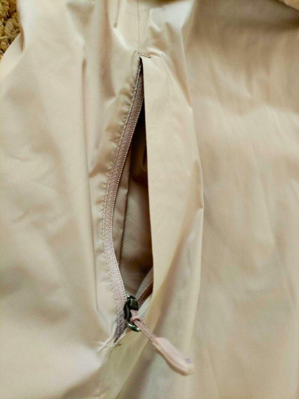 Women's brand new waterproof jacket with free new long sleeve shirt and caps - Picture 7 of 10
